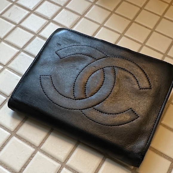 CHANEL Handbags - CHANEL Black lambskin CC Leather Bifold Wallet Vintage
